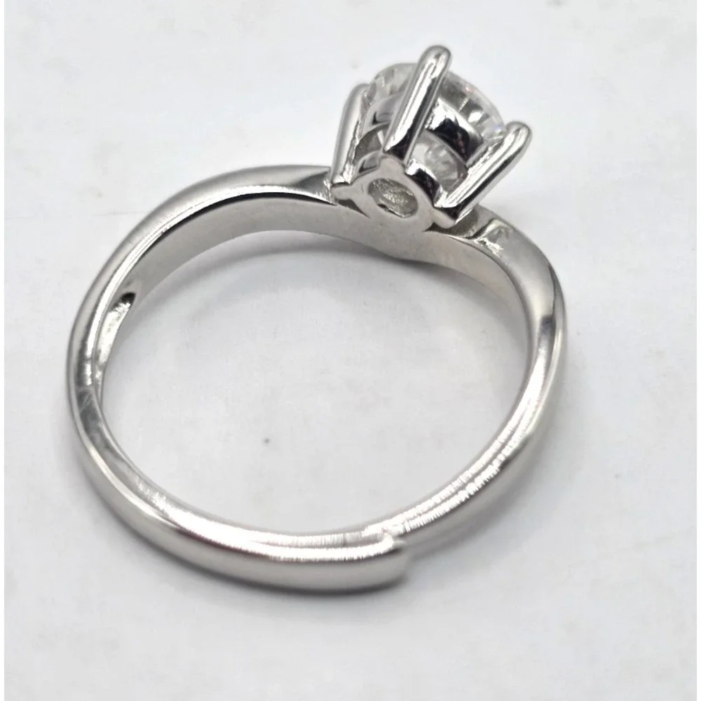 Moissanite V-shaped 1 CT Round Ring Size 6.5 Adjustable Sterling Silver 925 NWOT